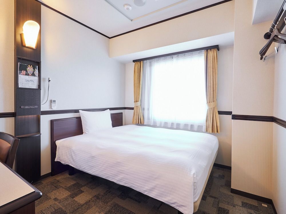 Standard Single Room, Smoking
