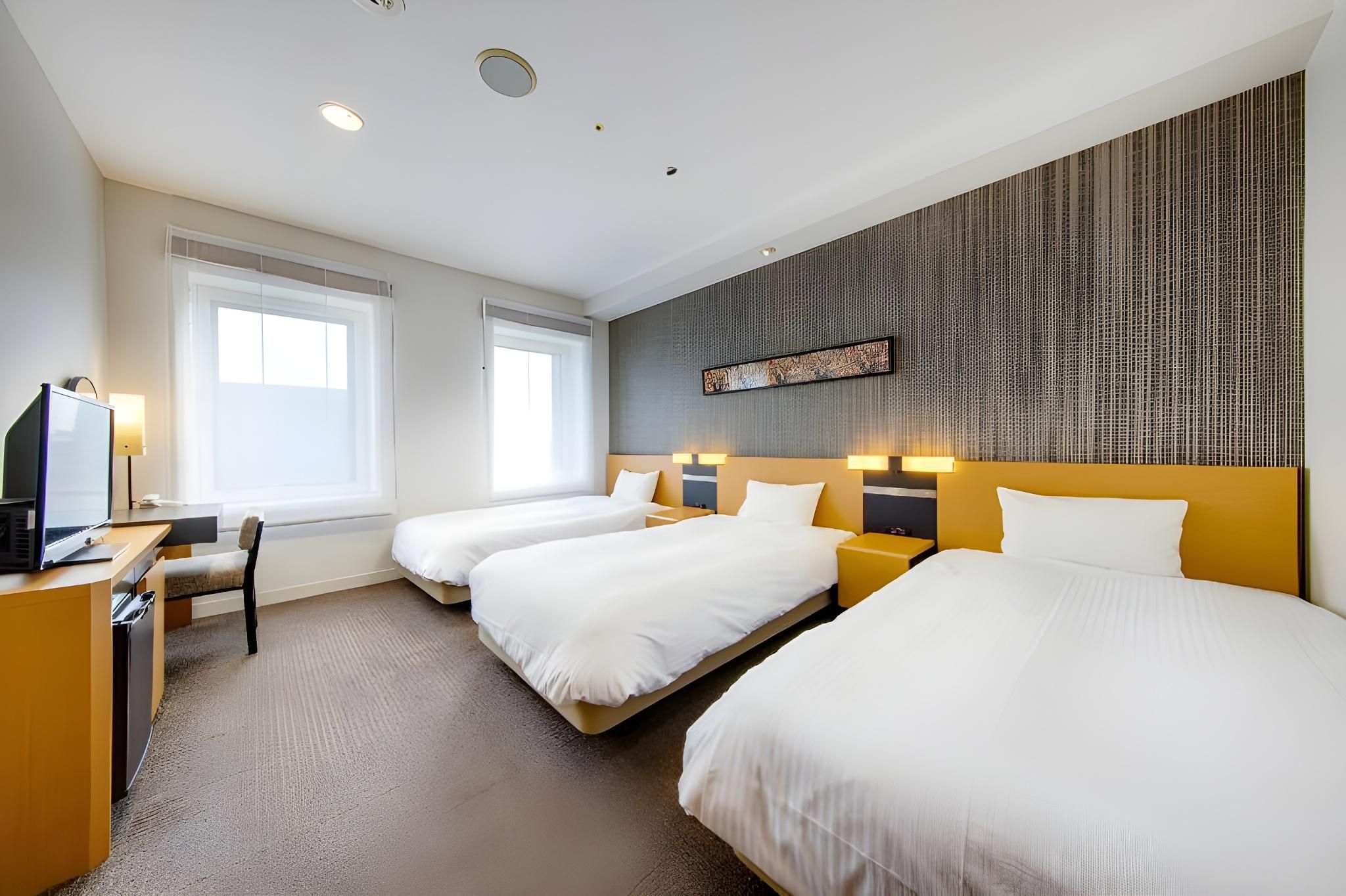 Wide Twin Room with Extra Bed - Non-Smoking