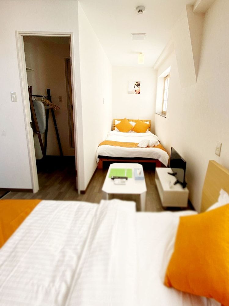 Large Twin Room with Private Bathroom (502)