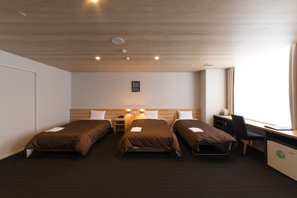 Triple Room (Check Out 12:00, Breakfast Included), Non Smoking