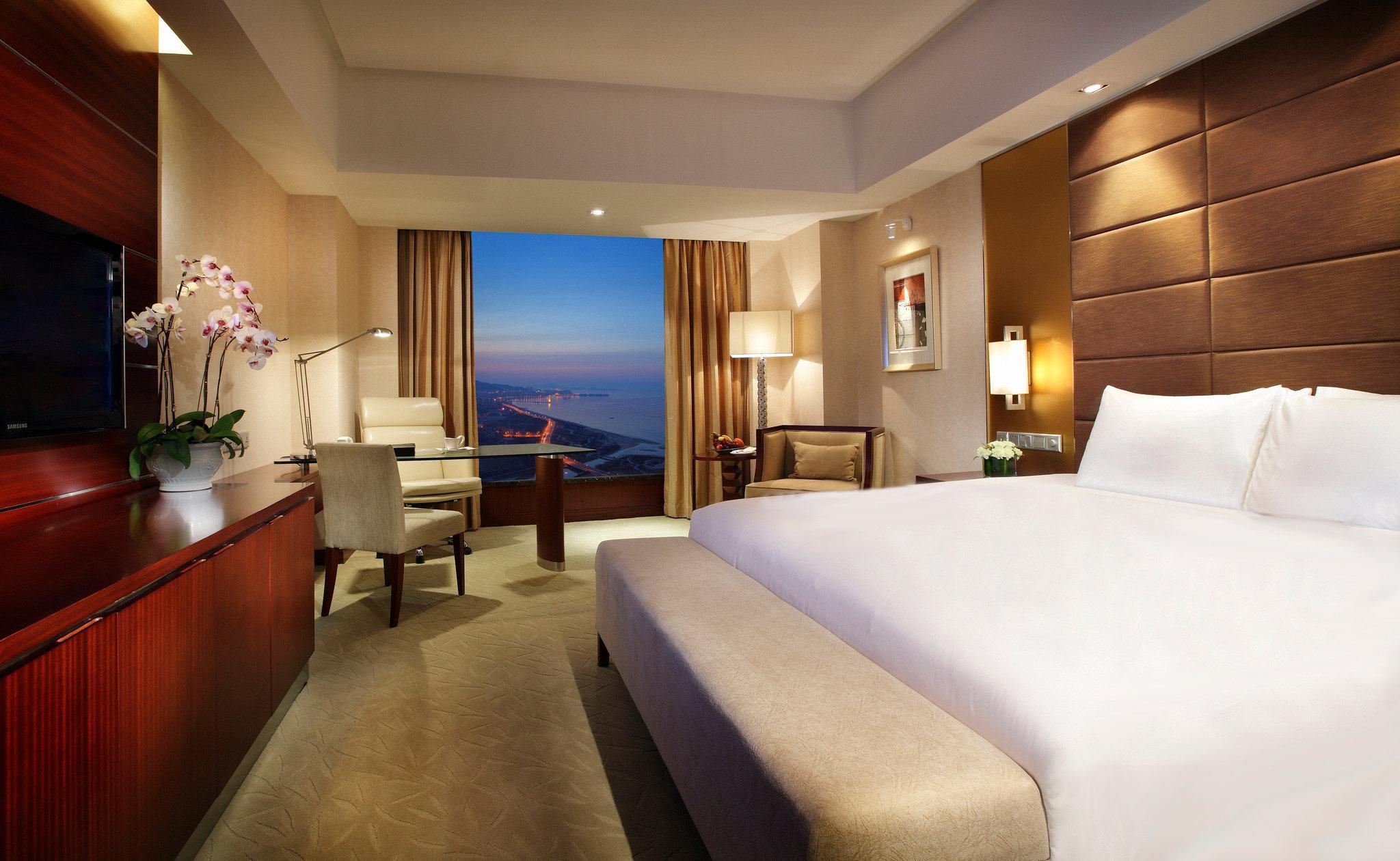 1 King Standard Sea View