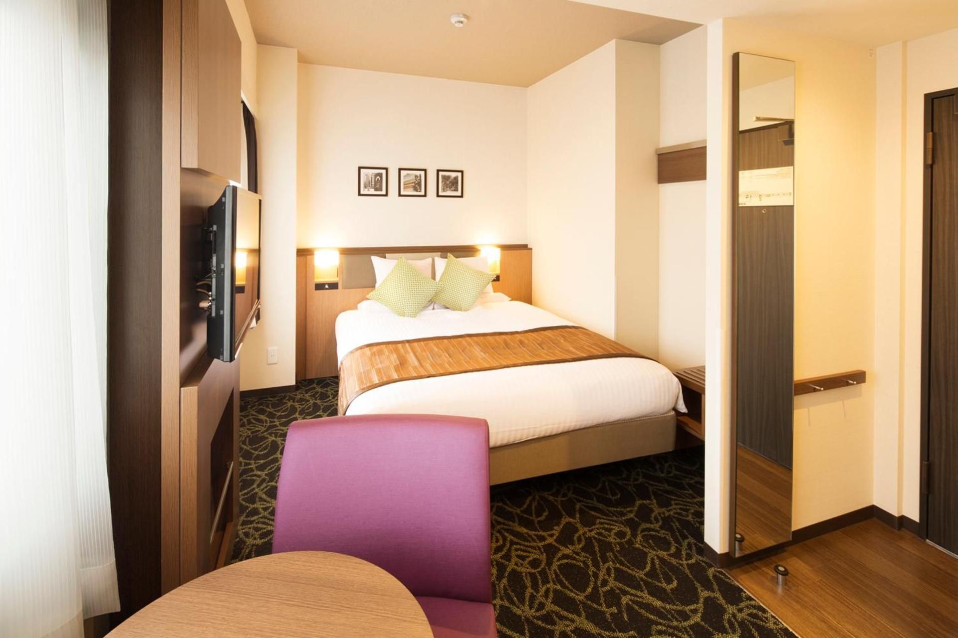 Standard Queen Non-Smoking