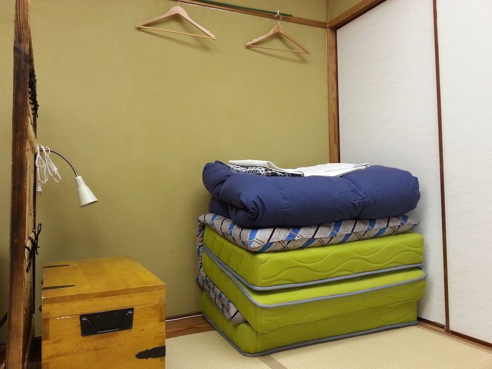 Shared Dormitory, Women only