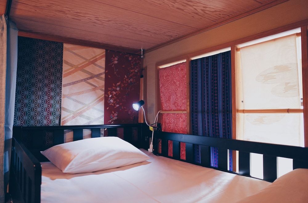 Shared Dormitory, Women only, Shared Bathroom