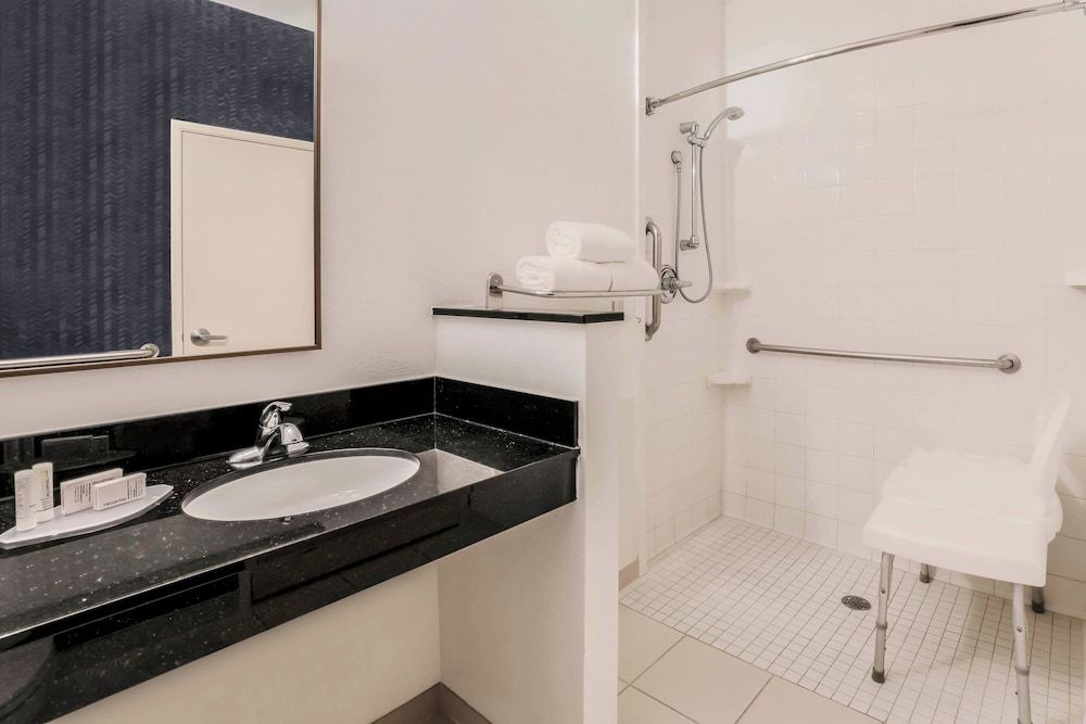 undefined Fairfield Inn & Suites Houston Westchase 9