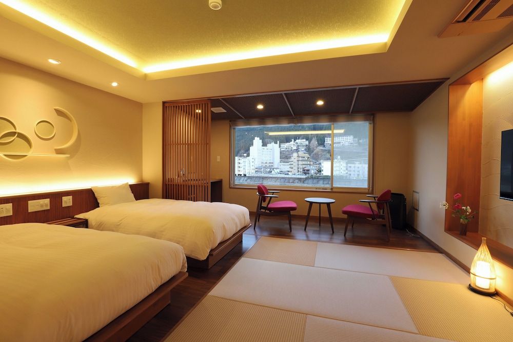 [Roshokan Japanese western style room] Twin bed with Futon & Hot spring bath