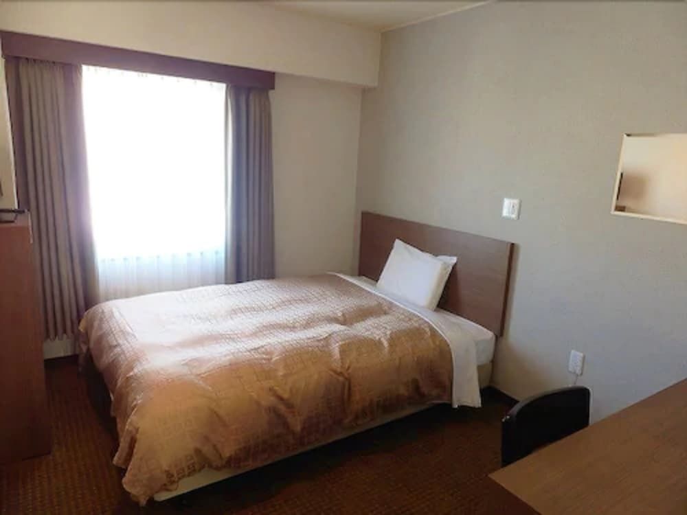 Standard Single Room, Smoking