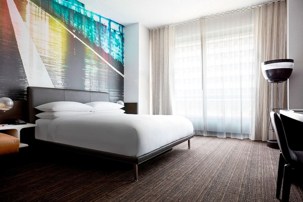 Room, 1 King Bed (Mobility Accessible, Roll-In Shower)