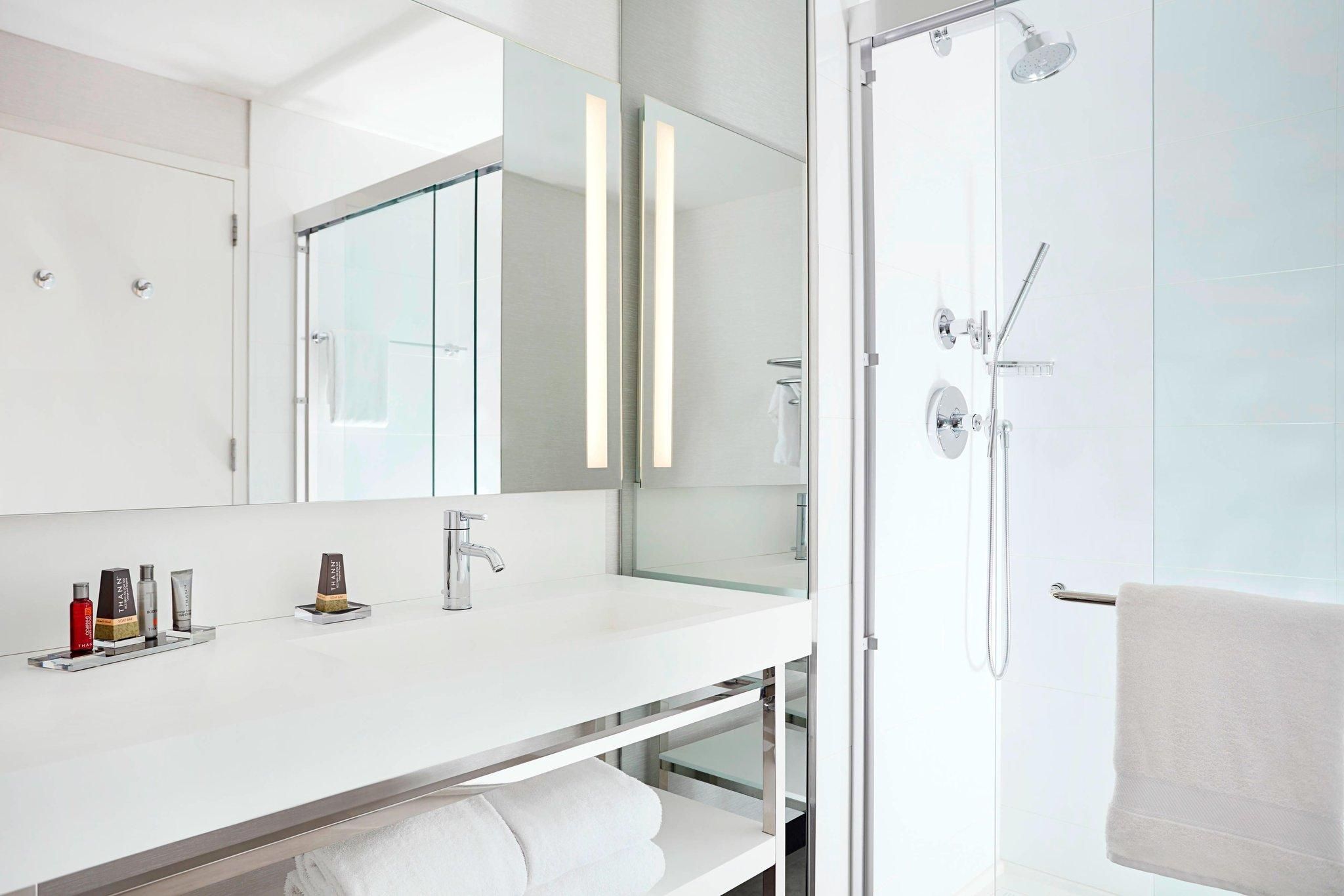 1 Bedroom Suite, 1 King, Sofa bed, High floor, Terrace