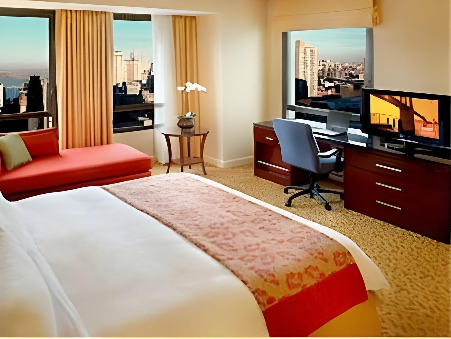 Guest room, 1 King, City view