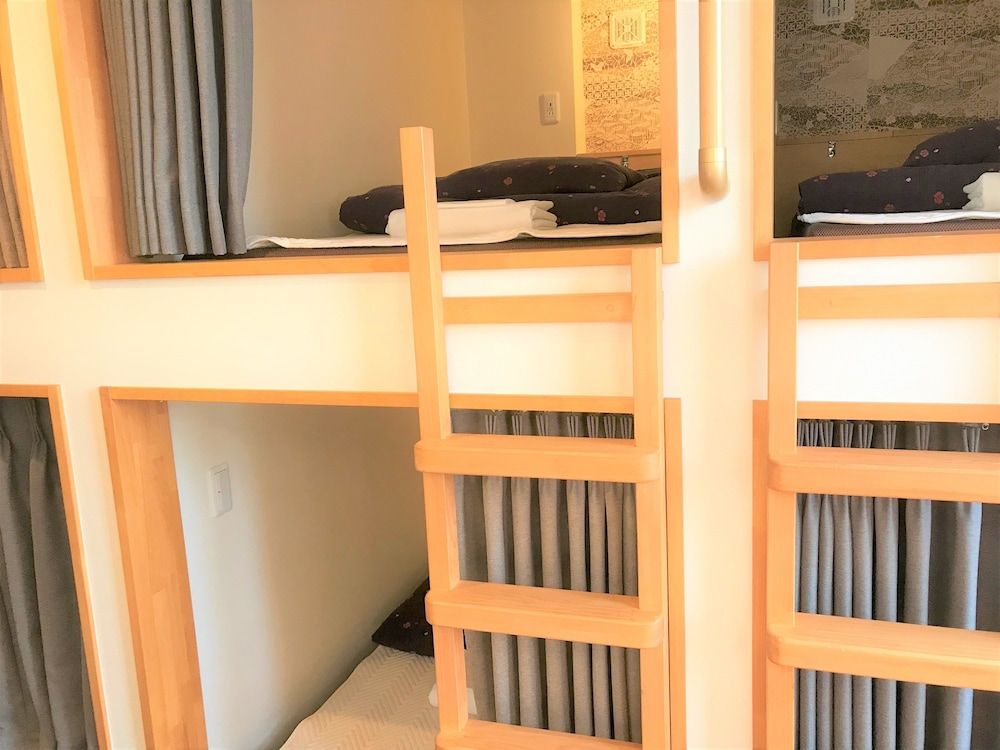 Private Use 8 Single-size Cabin Bed Dormitory with Shared Bathroom