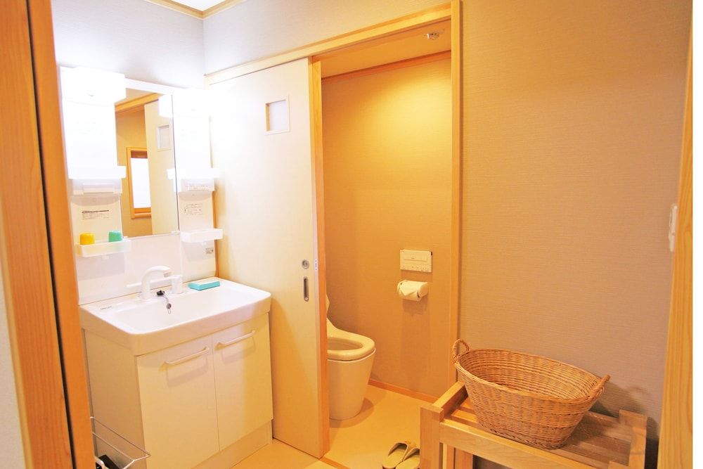 Quadruple Room, Non Smoking, Private Bathroom