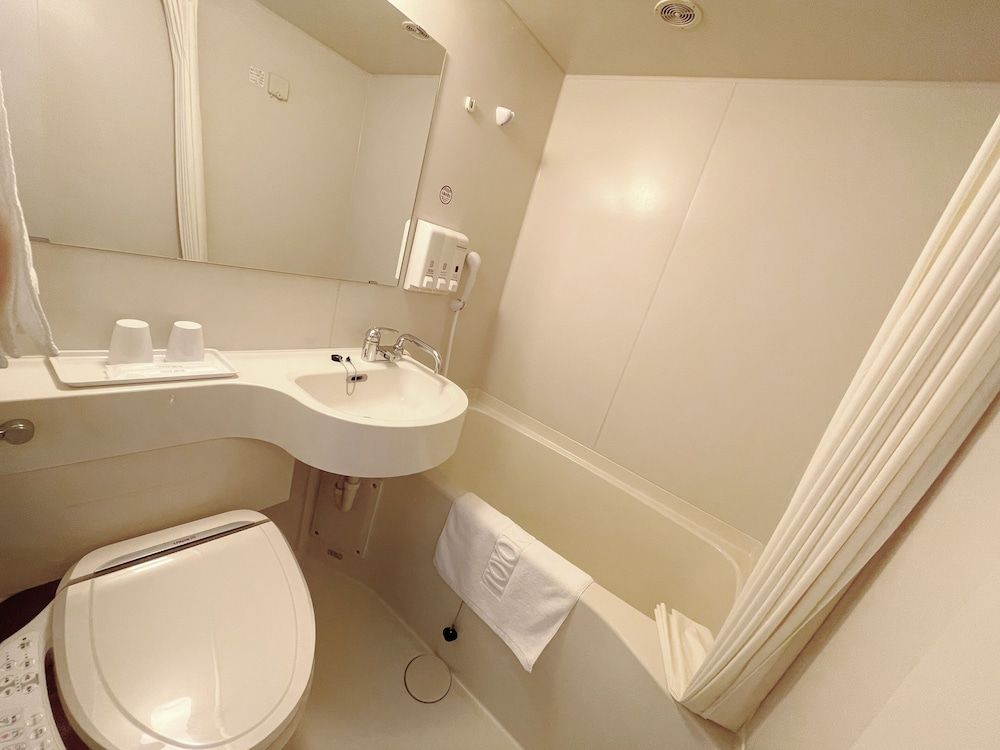 Toyoko Inn Yokohama Shinkoyasu Ekimae Standard Twin Room, Non Smoking 13