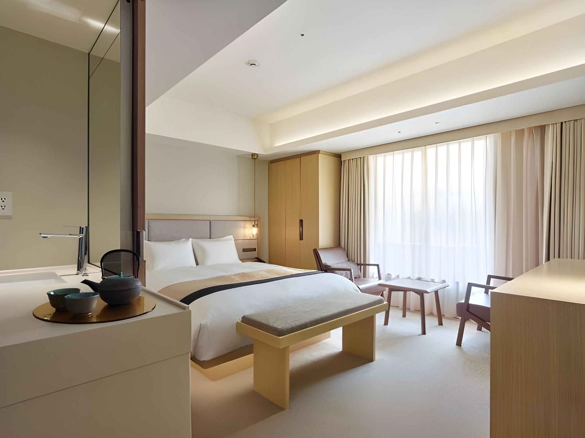 Superior - 1 Queen Bed