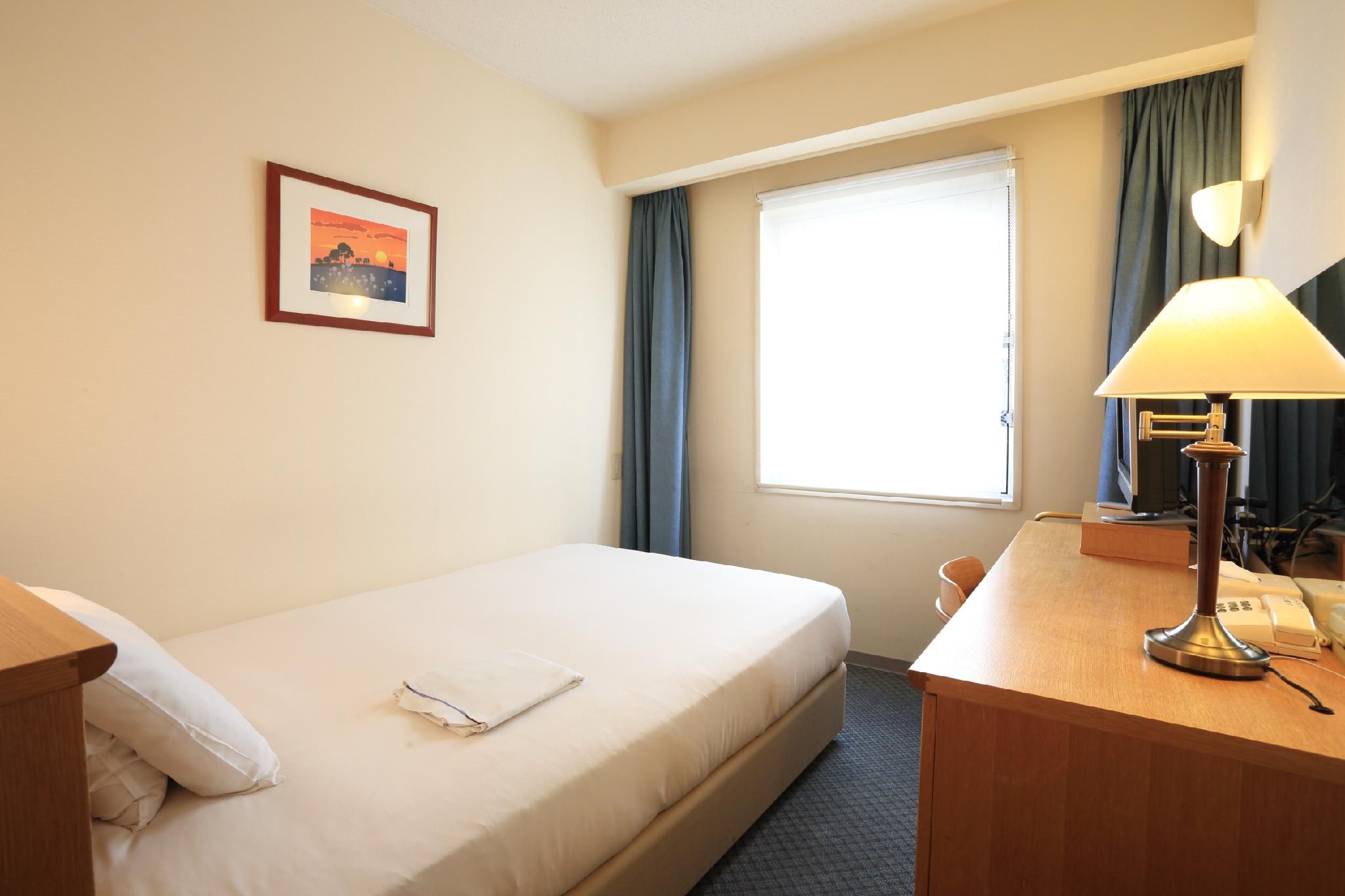 Small Double Non-Smoking