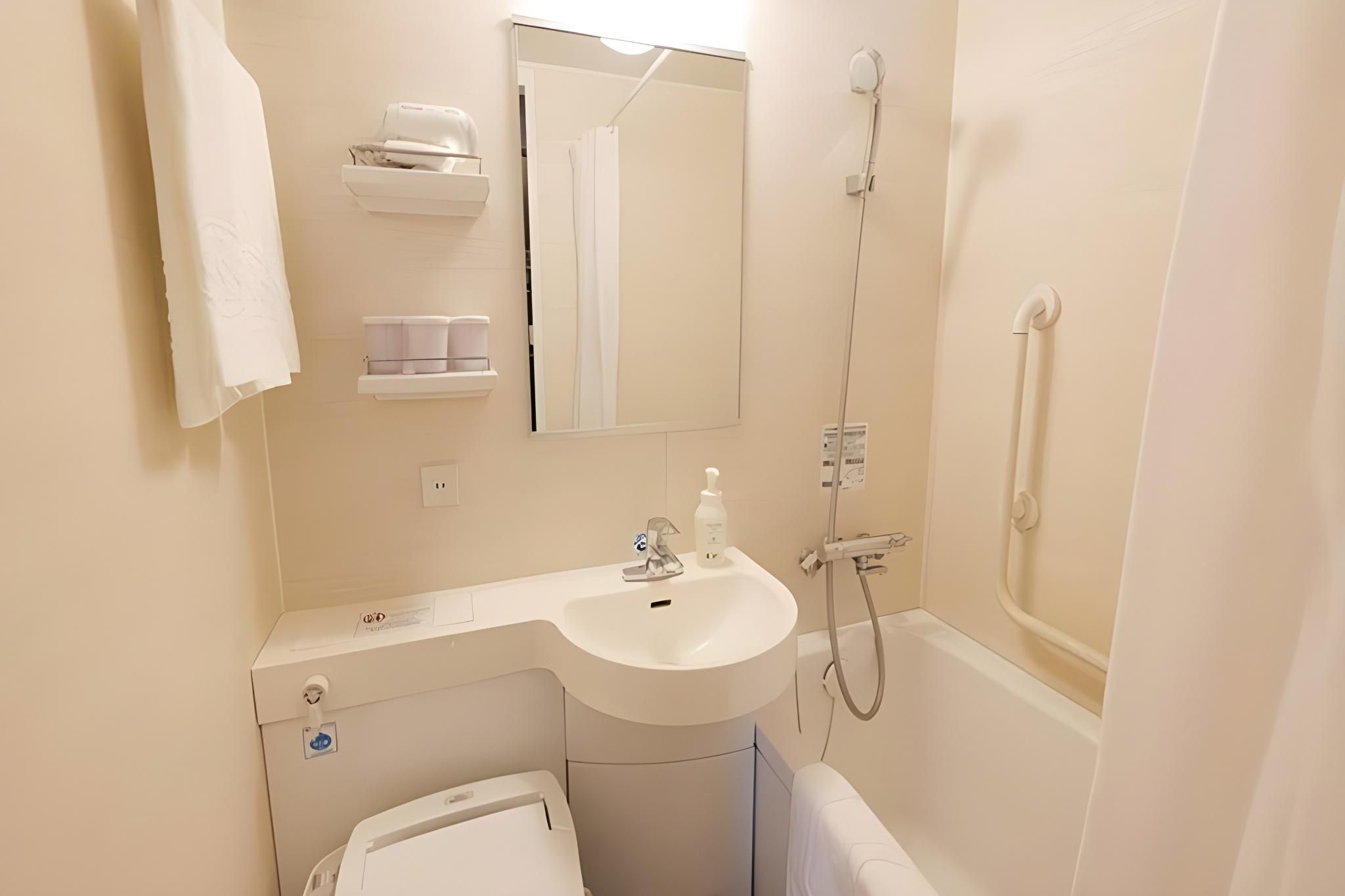 Queen Room for 1 Person - Non-Smoking