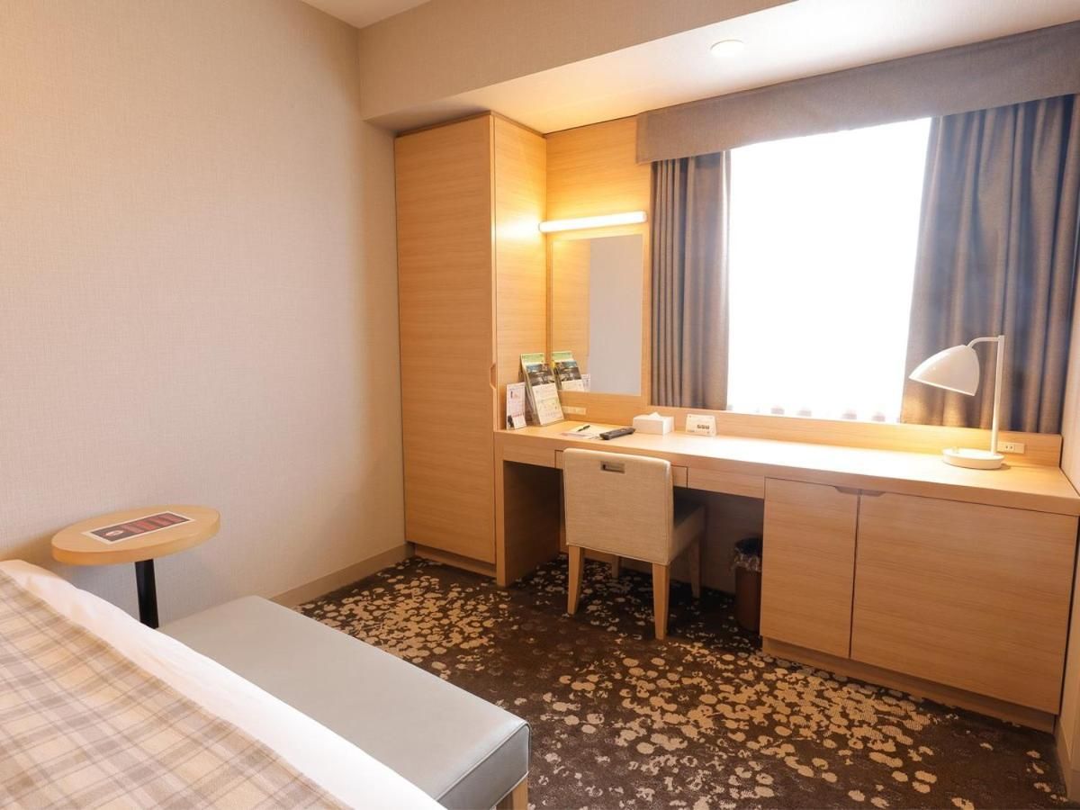 Queen Double Room for 1 Adult - Non-Smoking