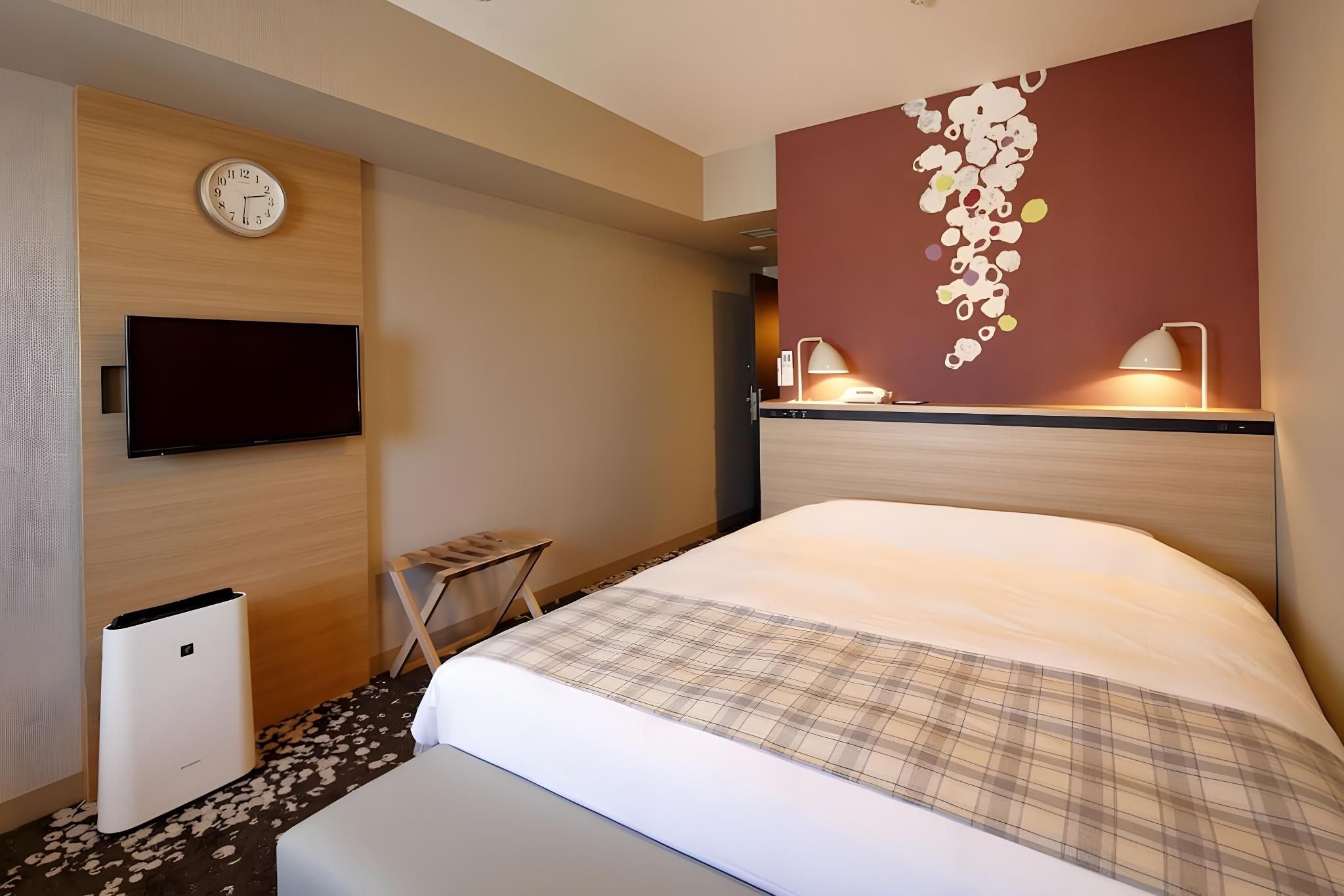 Corner Double Room with King Bed - Non-Smoking