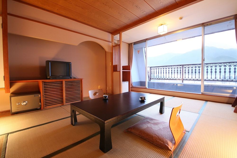 Traditional Room (Lake View)