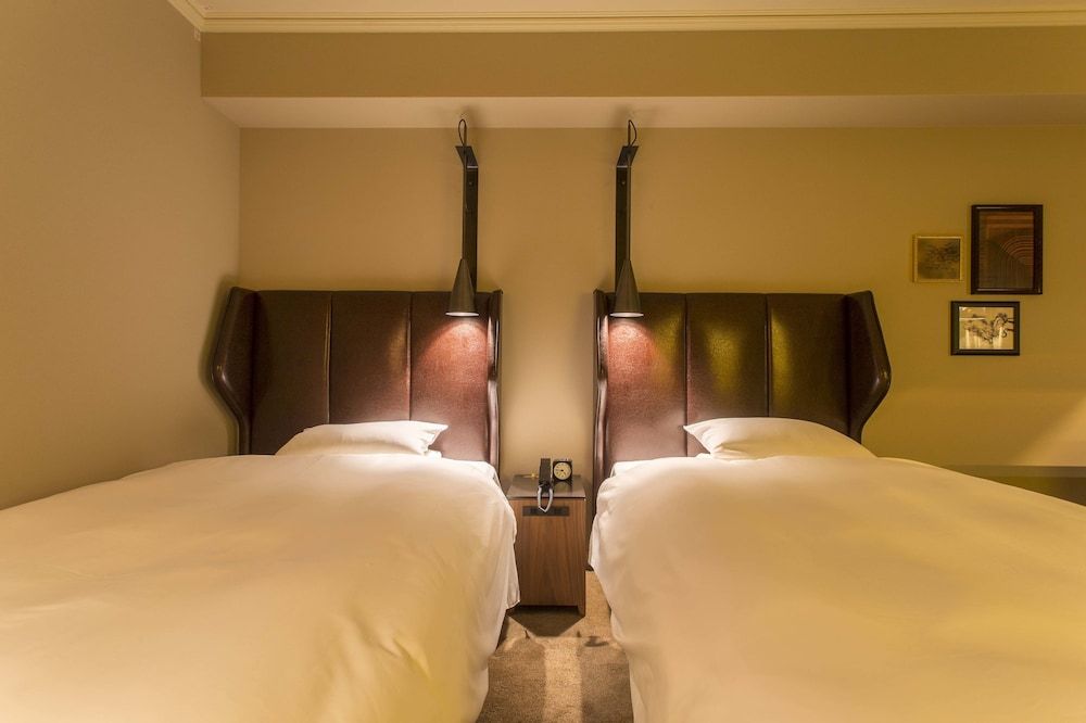 Corner Twin Room, Non Smoking, Breakfast Included [with Club Lounge Access]