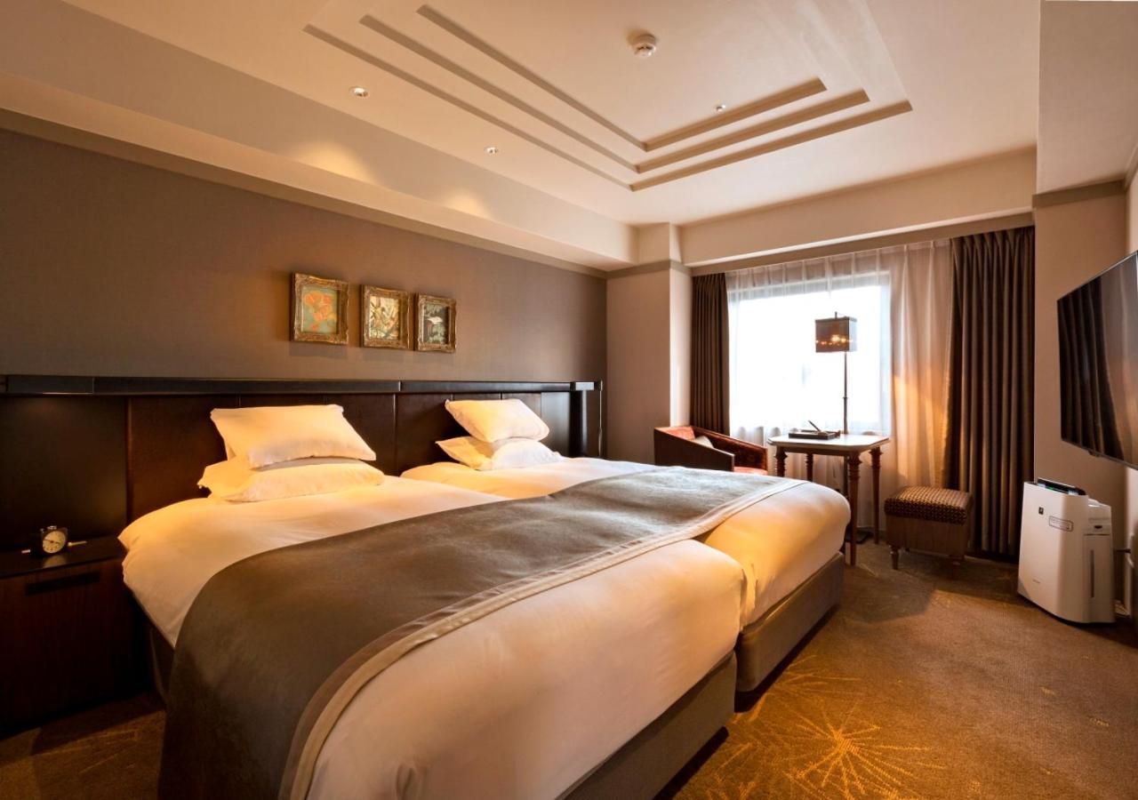 Suite with Club Lounge Access - Dinner and Breakfast Included - Non-Smoking
