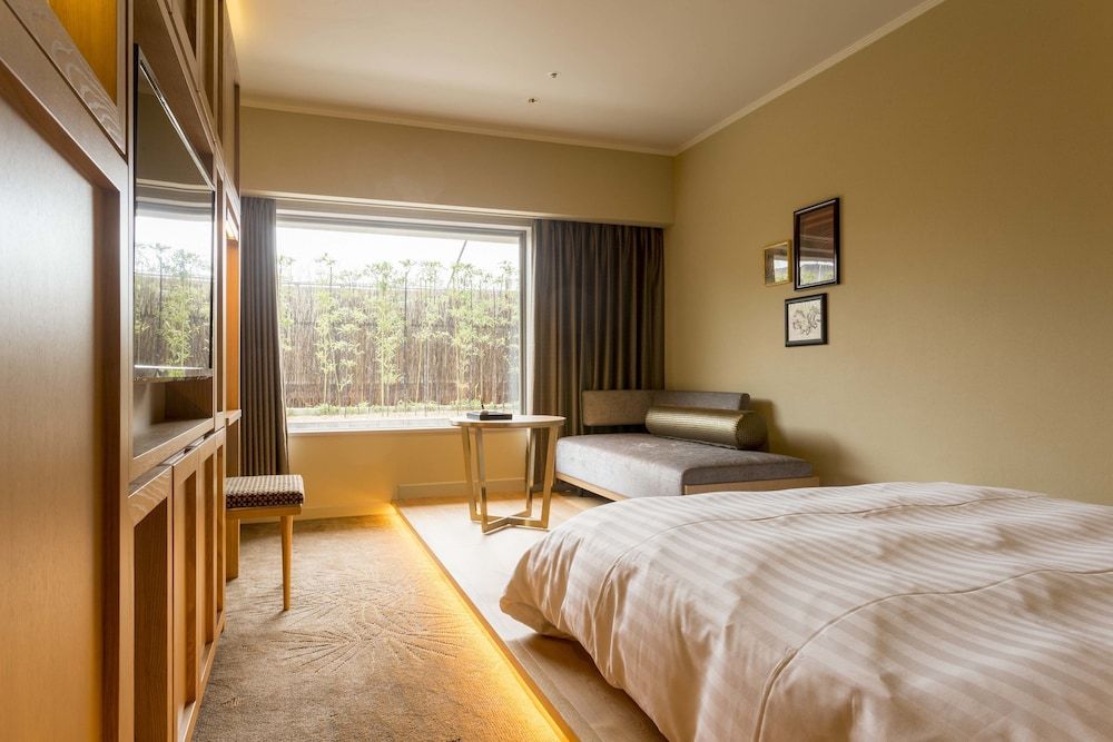 Luxury Double Room, Non Smoking, Breakfast Included [with Club Lounge Access]