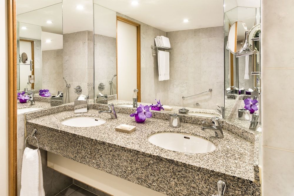 The Chelsea Harbour Hotel and Spa Chelsea Suite King 8