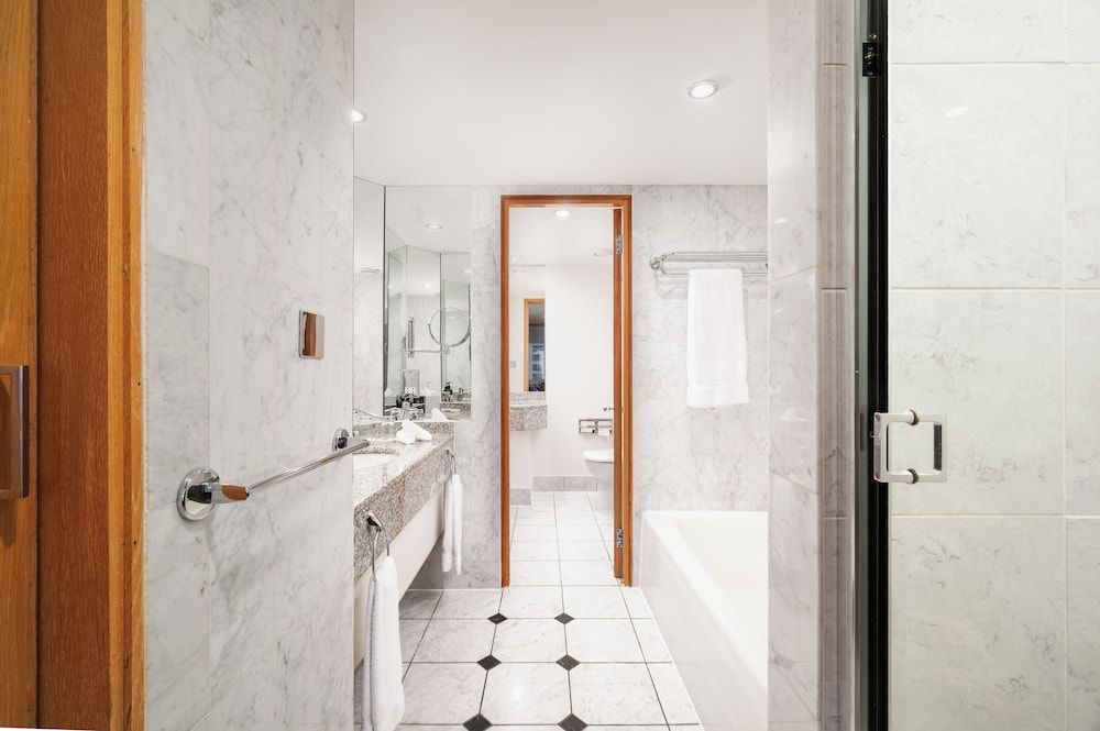 The Chelsea Harbour Hotel and Spa Chelsea Suite King 11