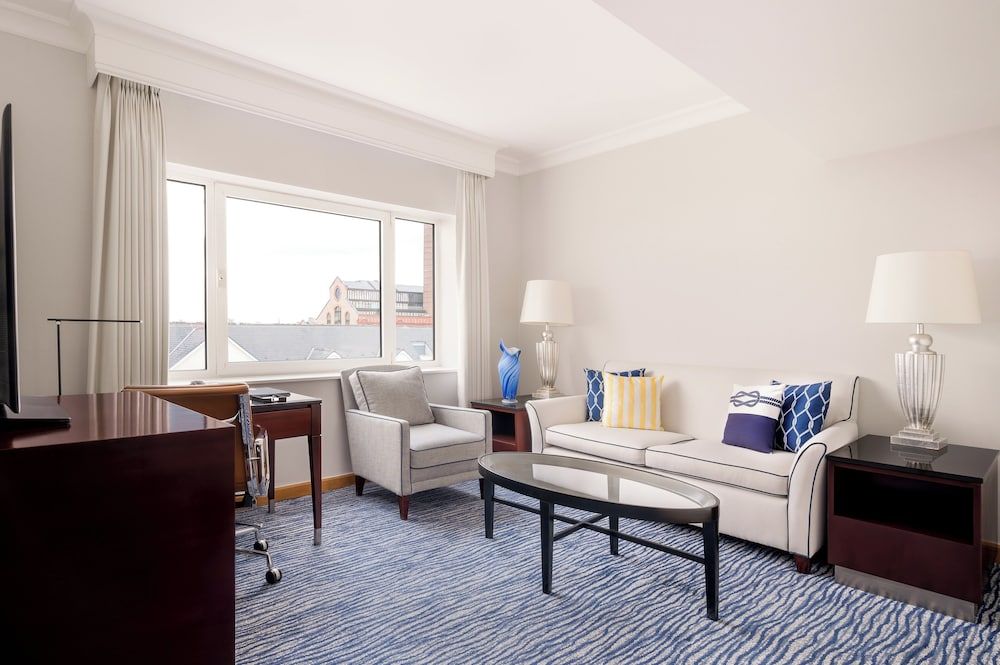 The Chelsea Harbour Hotel and Spa Chelsea Suite King 17