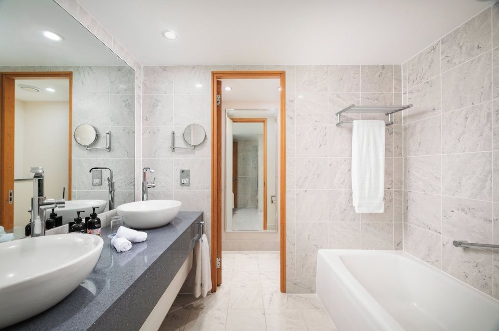 The Chelsea Harbour Hotel and Spa Chelsea Suite King 9