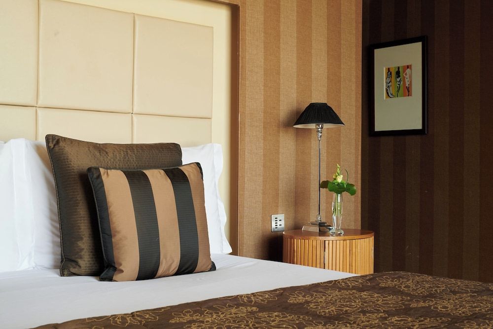 Abingdon & Kensington Penthouse Suite
