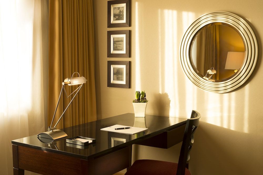 The Chelsea Harbour Hotel and Spa Chelsea Suite King 18