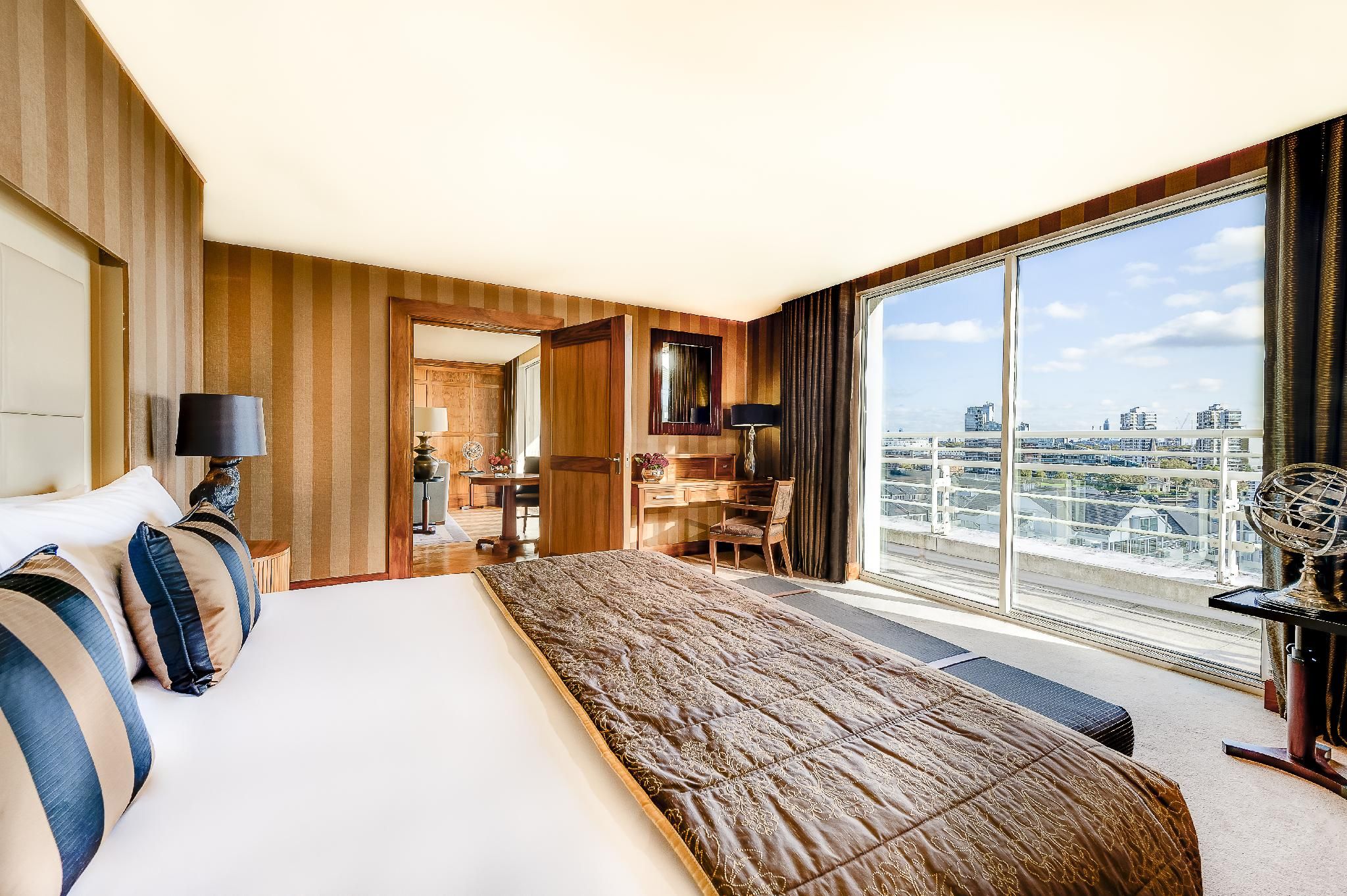 Abingdon and Kensington Penthouse Suites With Free Breakfast