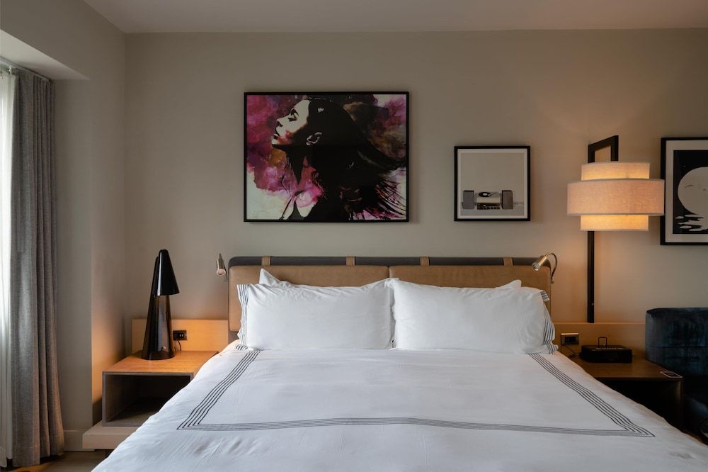 Thompson Chicago, by Hyatt Room, 1 King Bed 3