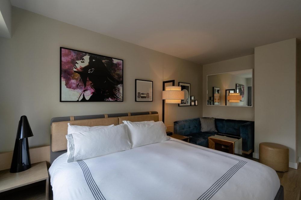 Thompson Chicago, by Hyatt Room, 1 King Bed 2