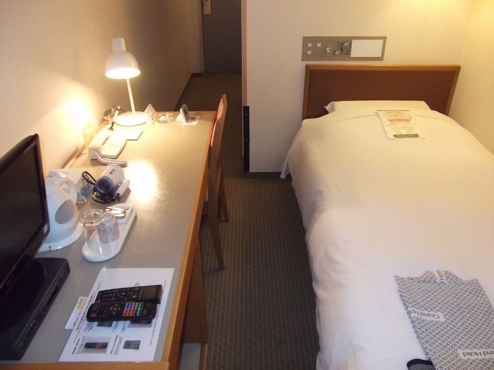 Single Room, Smoking
