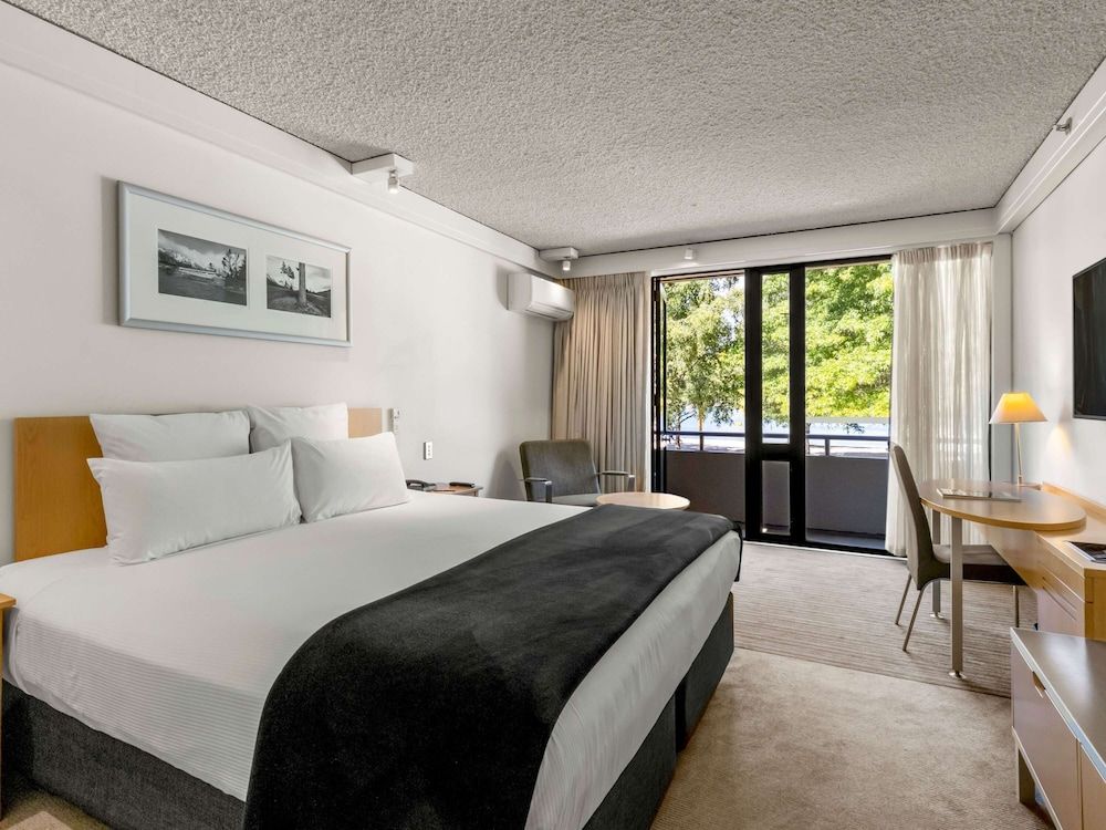 Novotel Queenstown Lakeside