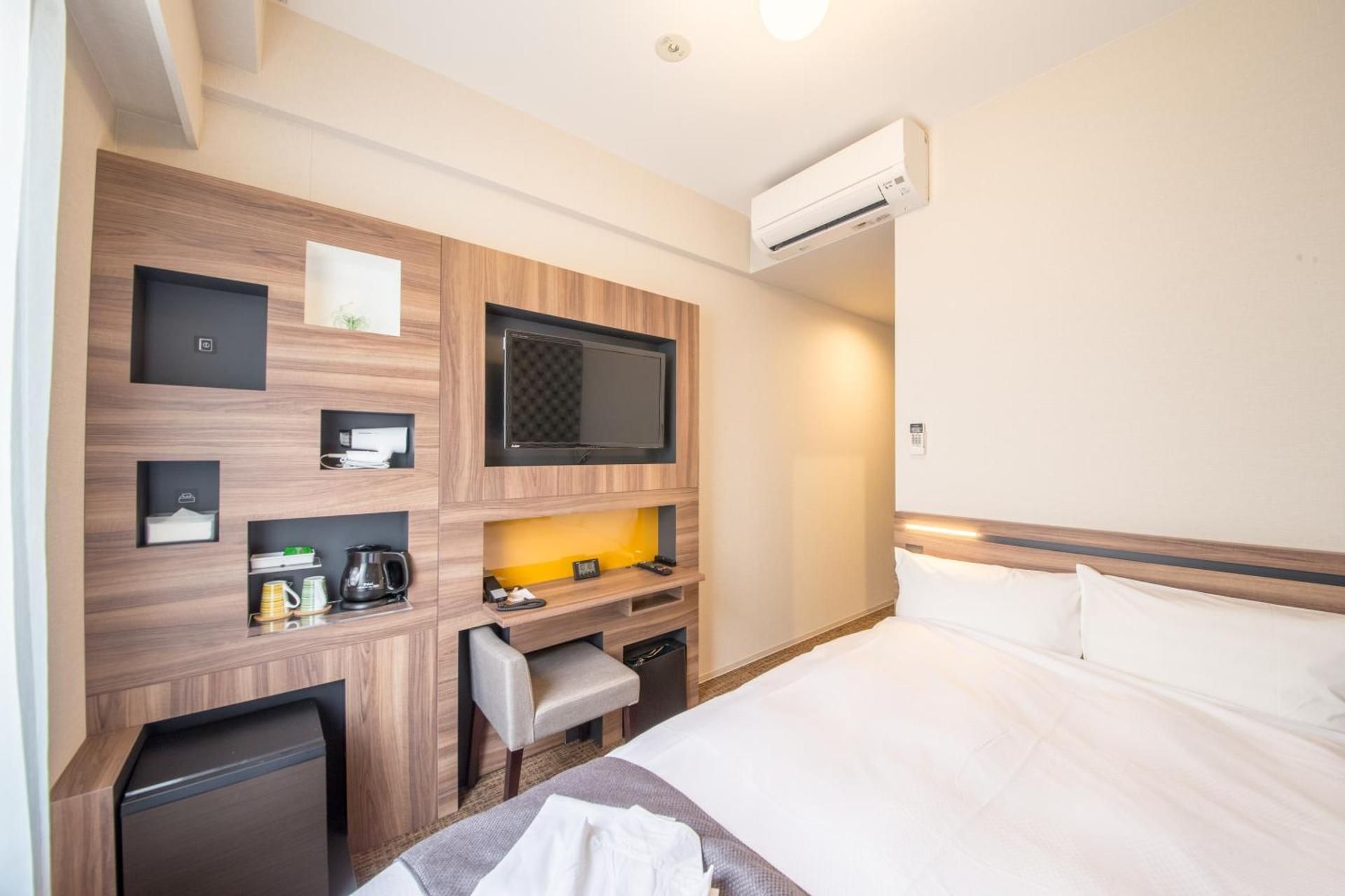 Hotel M’s Plus Shijo - Omiya Semi Double Room - Non-Smoking 2