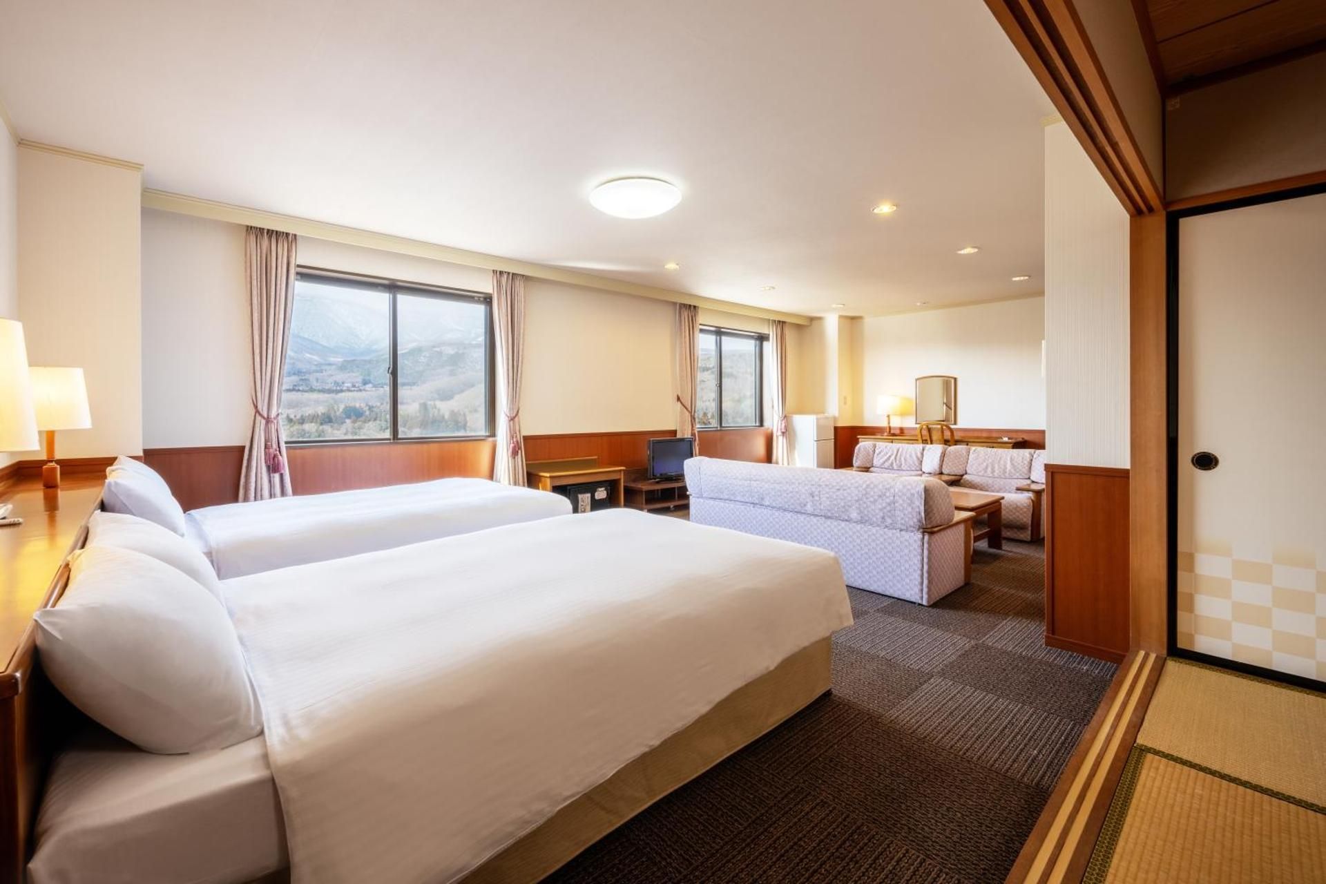 Classic Junior Suite, Japanese-Western style, 2 single beds and 3 futon beds, Mountain view
