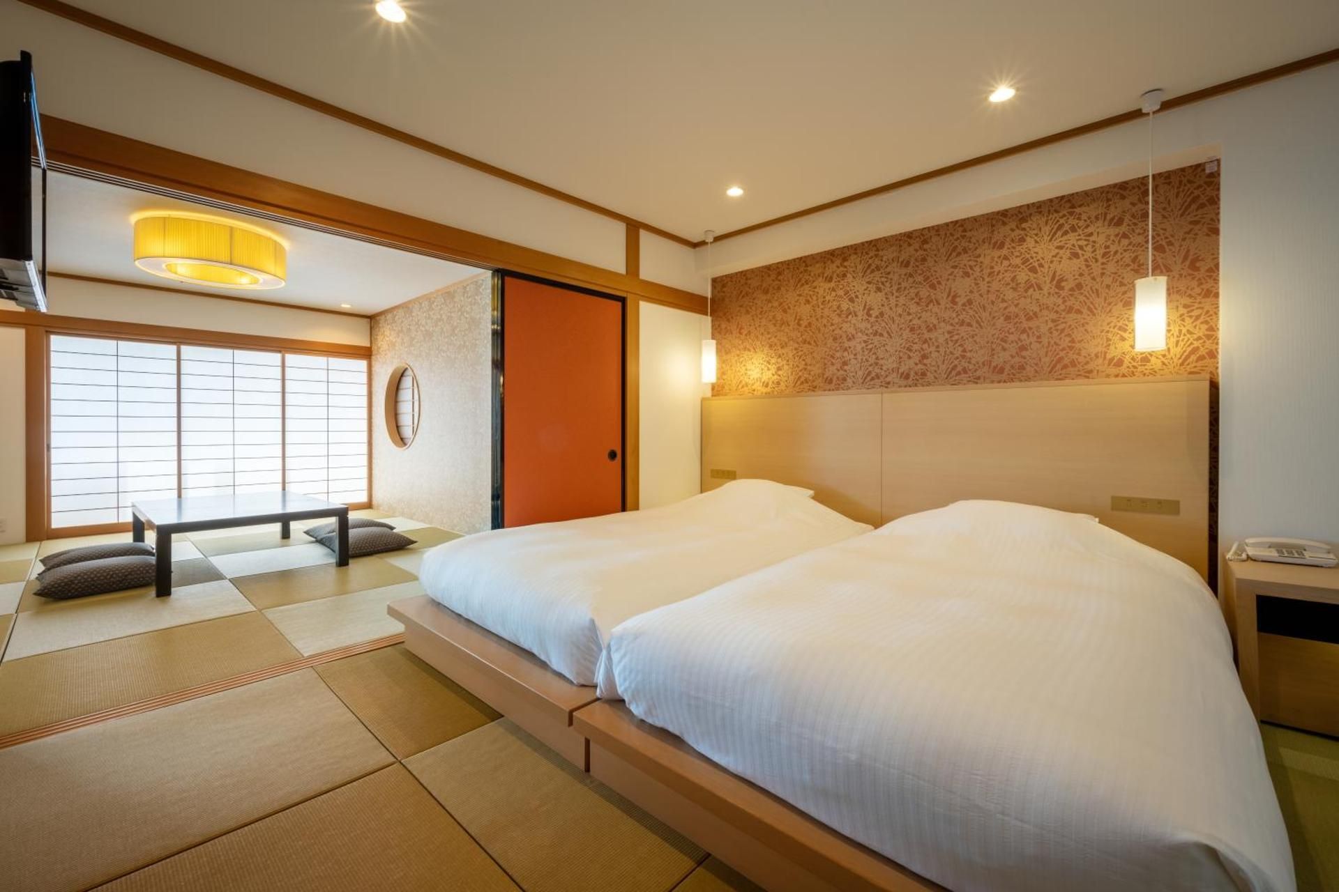 Japanese-Western Style Privilege Deluxe Suite with Two Single Beds and Two Futon Beds - Mountain View