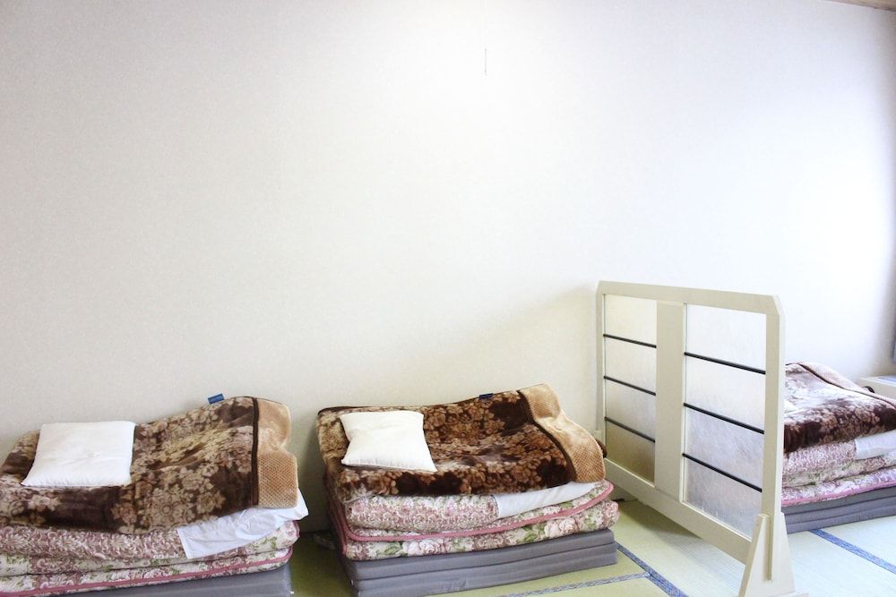 Shared Dormitory, Women only