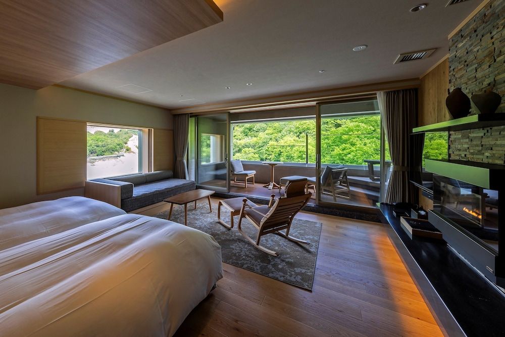 Premium Corner Twin with Open-Air Hot Spring Bath-West BLD - KAISEKI Dinner, Premium Set Breakfast