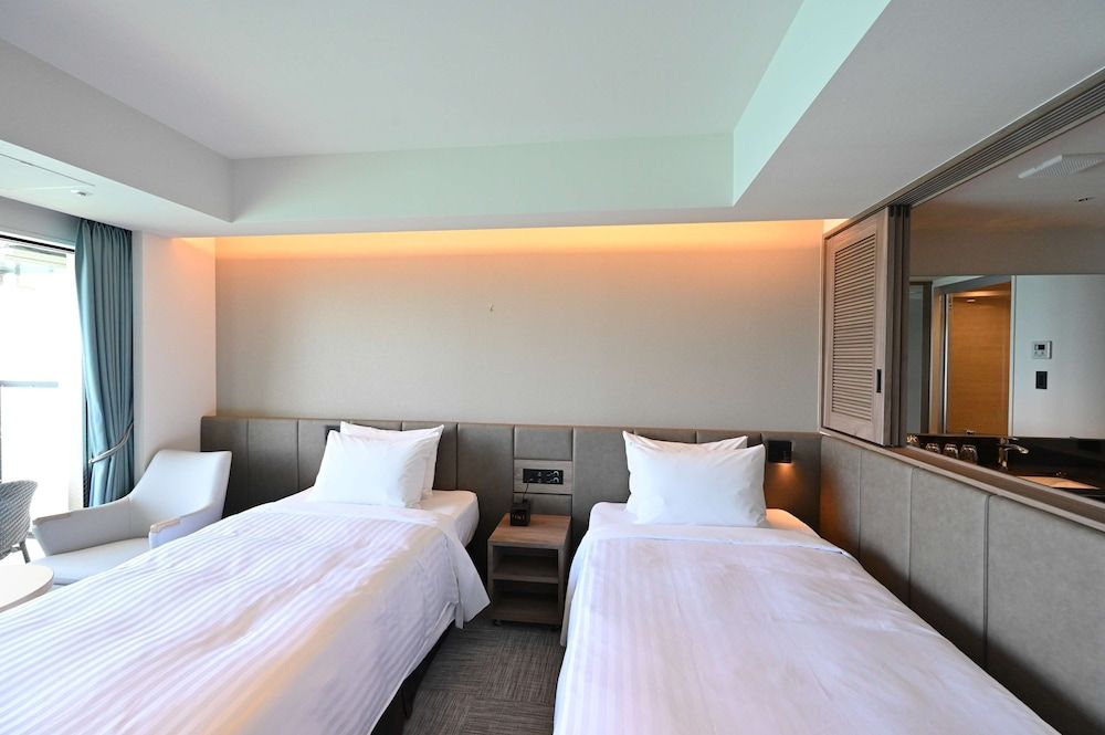 Superior Room, 2 Twin Beds, Balcony, Oceanfront (with Extra Bed)