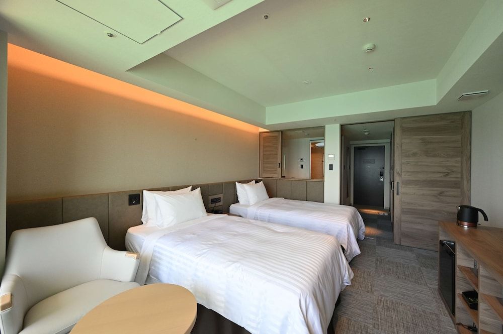 Superior Room, 2 Twin Beds, Balcony, Oceanfront (with Extra Bed)