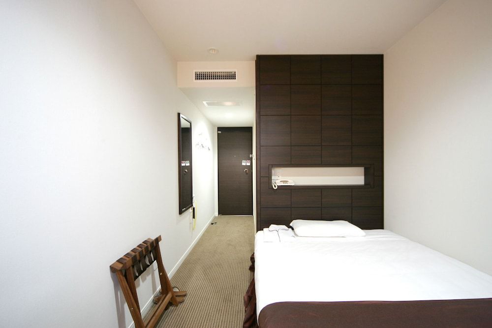 Single Room, Smoking