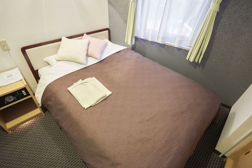 Double Room, Smoking
