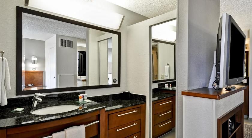 Hyatt Place Las Vegas Accessible King Bed/tub 5