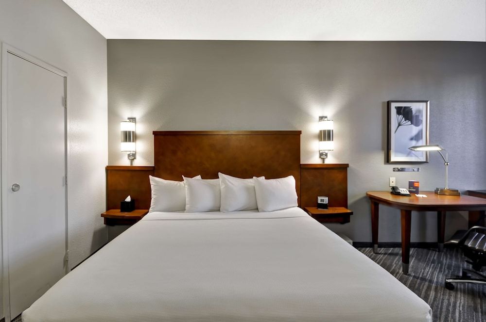 Hyatt Place Las Vegas Room, 1 King Bed, Accessible (Roll-In Shower)