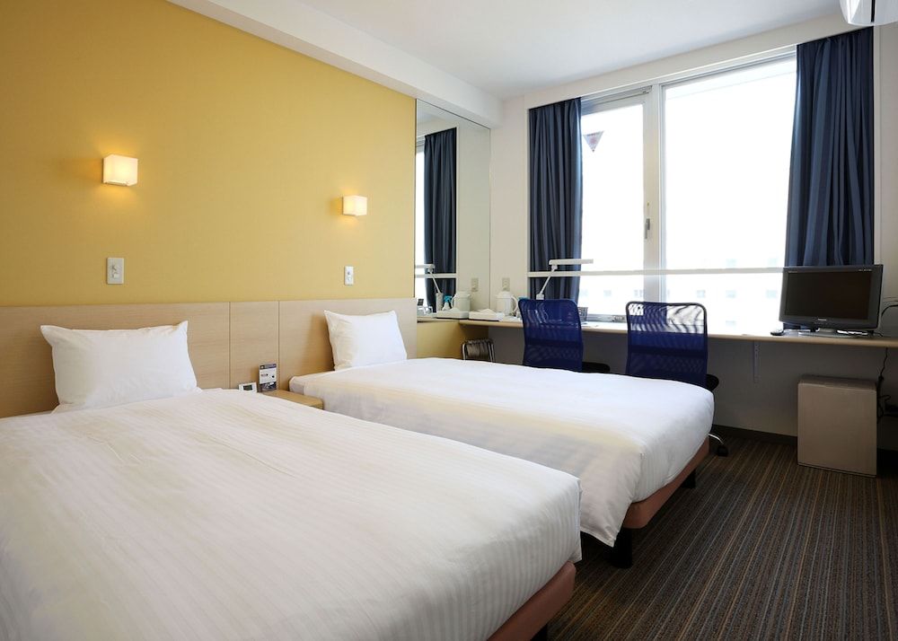 Twin Room, Smoking