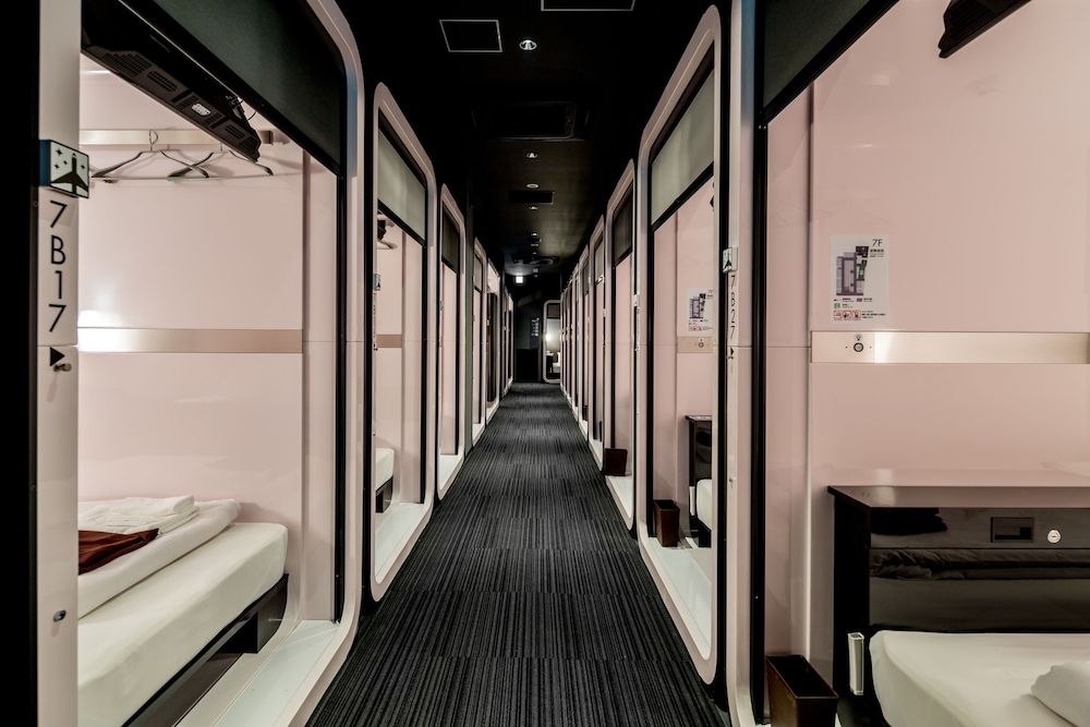 First Cabin Akasaka Business Class Cabin, Men Only 2